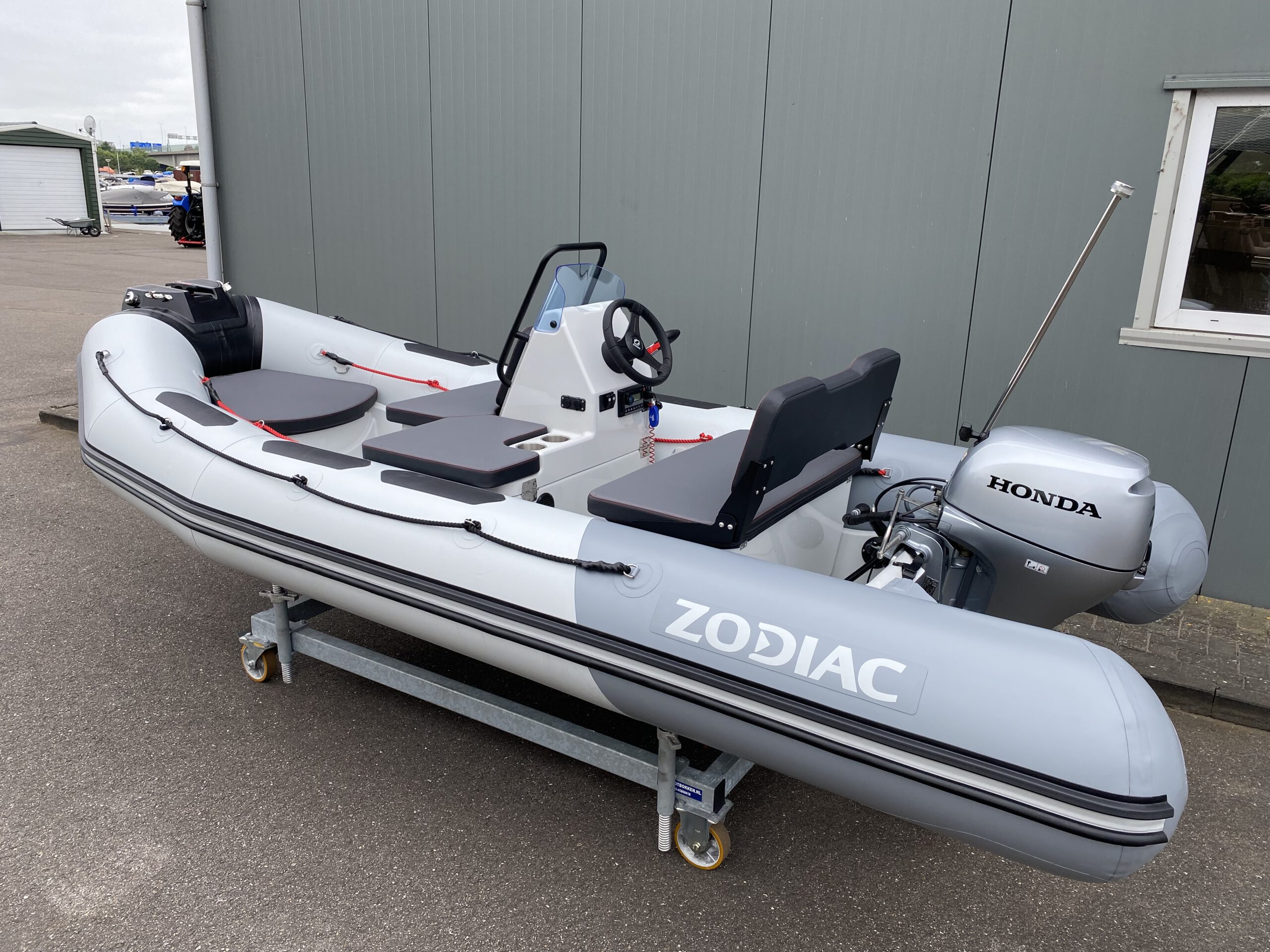 Wieg Koninklijke familie Voorspellen Zodiac 4.2 Hypalon luxe rubberboot - Peek Watersport Centrum Amsterdam